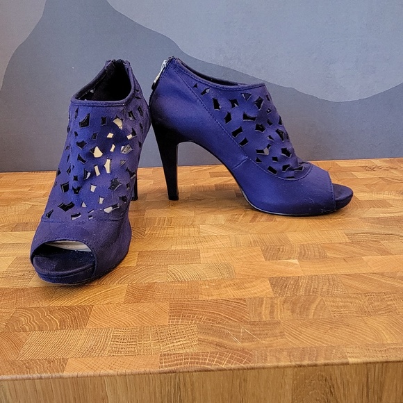 Lela Rose for Payless Laser Cut Blue Peep Toe booties - Picture 1 of 7